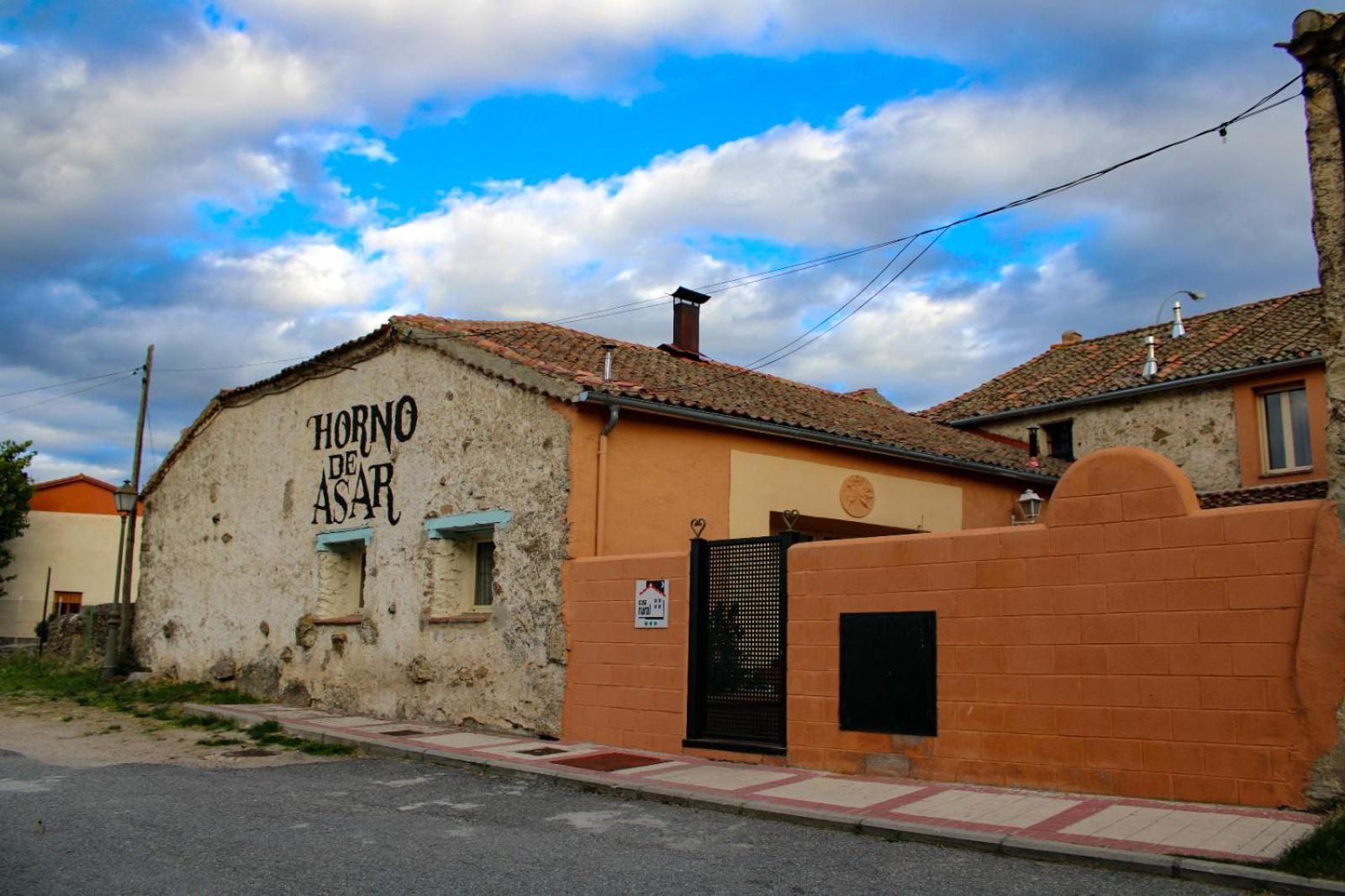 Casa Rural El Horno De La Aldegueela Torrecaballeros Exterior photo